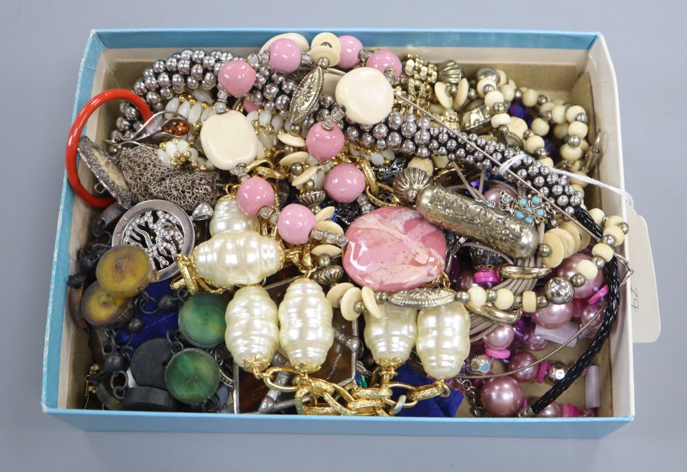 Mixed costume jewellery including Mexican 925 items.